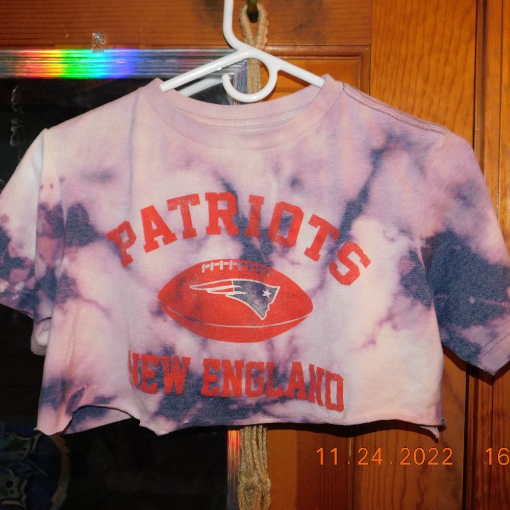 vintage New England Patriots football tee bleach tie dye crop top distressed